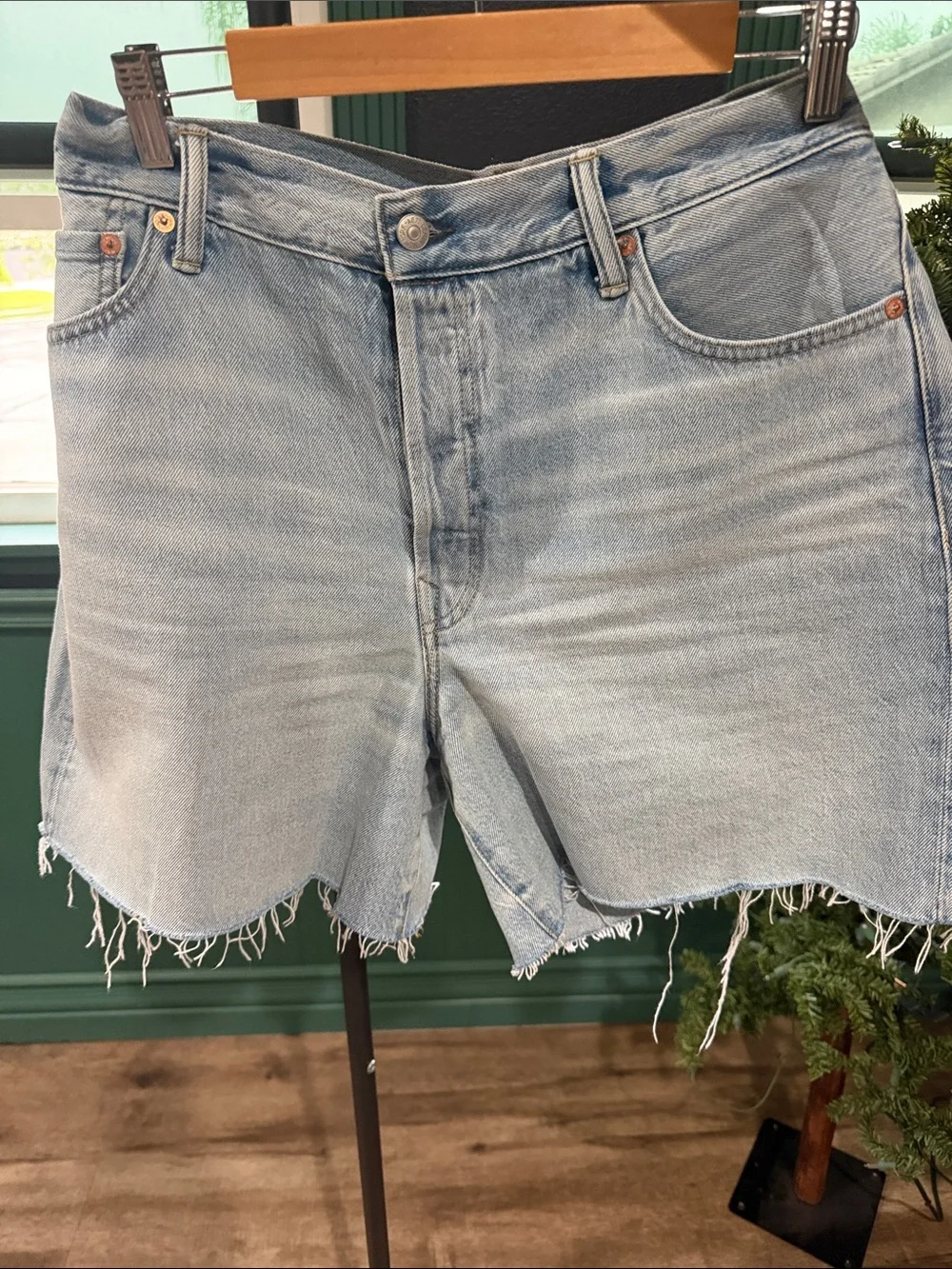 American Eagle Outfitters Light Wash Raw Hem Denim Shorts Baggy